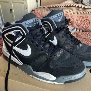 Used Men's Nike Air Flight Black & White shoes US 11